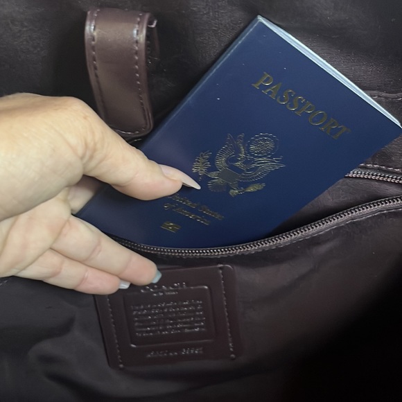 SOLD 🌹COACH Beckett Pocket Brief In Signature Canvas - Picture 3 of 10